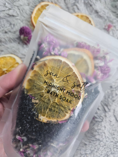 Treat your senses to the indulgent Midnight Mood bath soak.  Ingredient List: -Black Lava Salt&nbsp; - Pink Himalayan Salt - Chamomile - Lavender - Amaranth - Orange Slices - Essential Oil Blend&nbsp;  Handmade; Small Batch.  *2-3 Baths per bag.  Net. Wt. 6.5 oz.&nbsp;  These can be used in a sachet or loose. If used loose- allow tub to completely dry for easier clean-up.